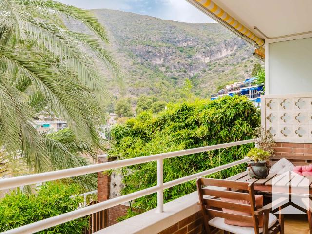 Casa en venta en Castelldefels, El Poal. CUATRO HABITACIONES TRES BAÑOS. Casas.