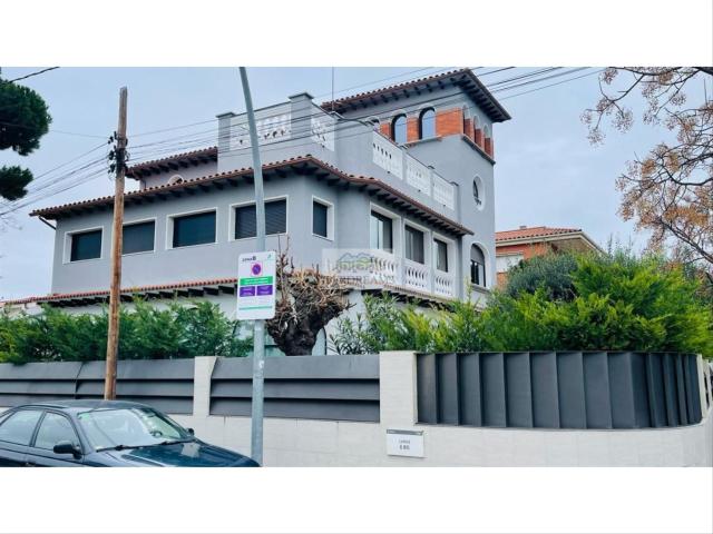 Casa en venta en Castelldefels, Lluminetes. EXCEPCIONAL CASA INDEPENDIENTE EN CASTELDEFELLS PLAYA. Casas.