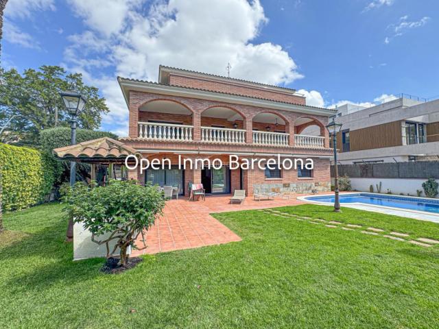 Casa en venta en Castelldefels, Lluminetes. Exclusiva propiedad en venta en Castelldefels Playa. Casas.
