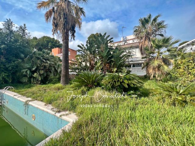 Casa en venta en Castelldefels, Montmar. BOSQUE DE THERAVADA. Casas.