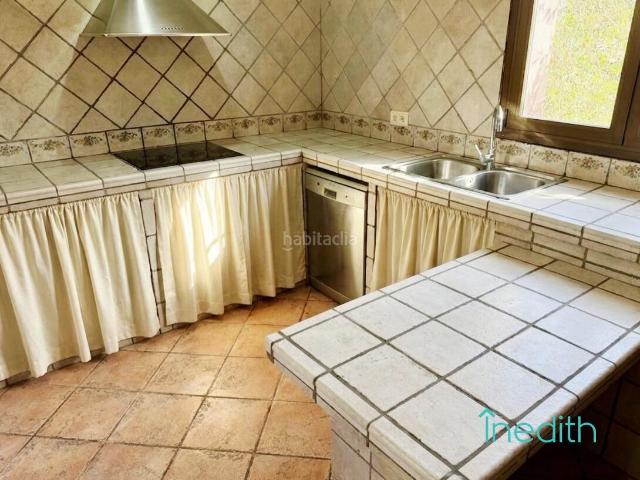 Casa en venta en Castelldefels, Montmar. Casa con muchas posibilidades en montemar bajo Castelldefels. Casas.