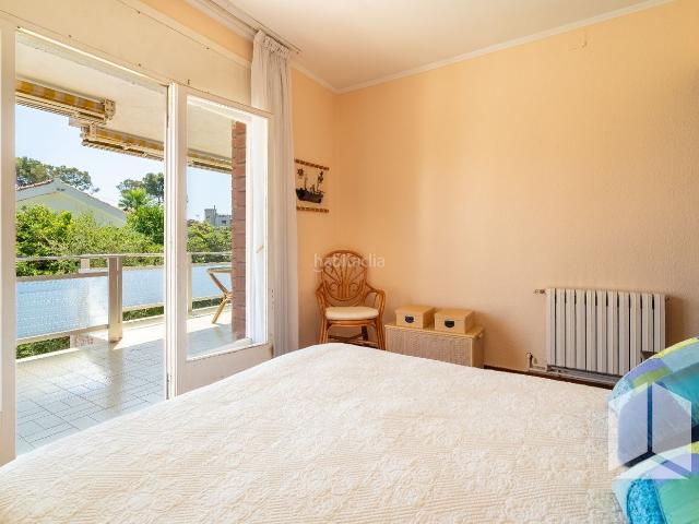 Casa en venta en Castelldefels, Montmar. LA CASA AGENCY PRESENTA!. Casas.