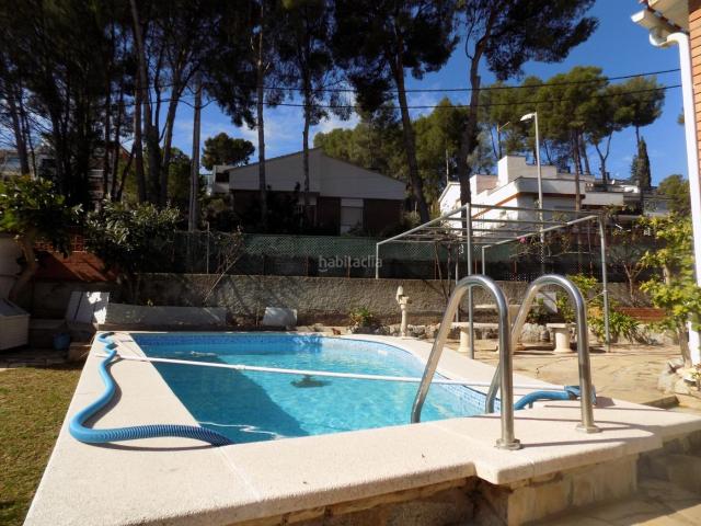 Casa en venta en Castelldefels, Montmar. Preciosa casa en Miramar. Casas.