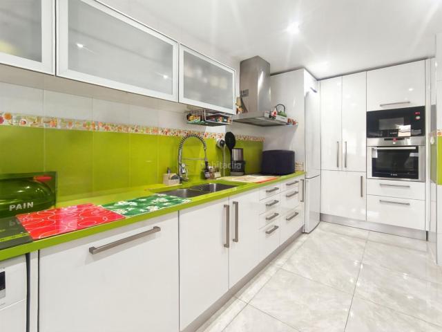 Casa en venta en Castelló d´Empúries Costa Brava. Casa situada en Castelló Nou, muy cerca de las playas de Empuriabrava y a 10 minutos de Figueres. La zona es muy tranquila, ideal. Casas Castelló.