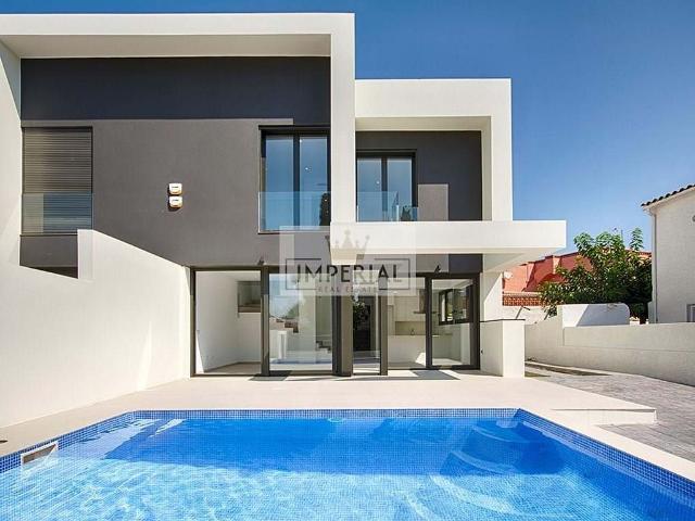 Casa pareada en venta en calle Requesens, Castelló d´Empúries, de 154 m² 4 habitaciones por 649.000