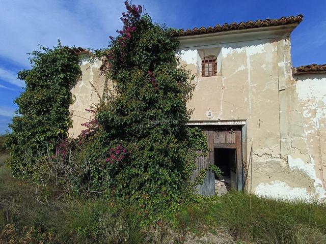 Casa en venta en Castelló de Rugat. Antigua casa con bodega tradicional y terreno. Casas Castelló de.