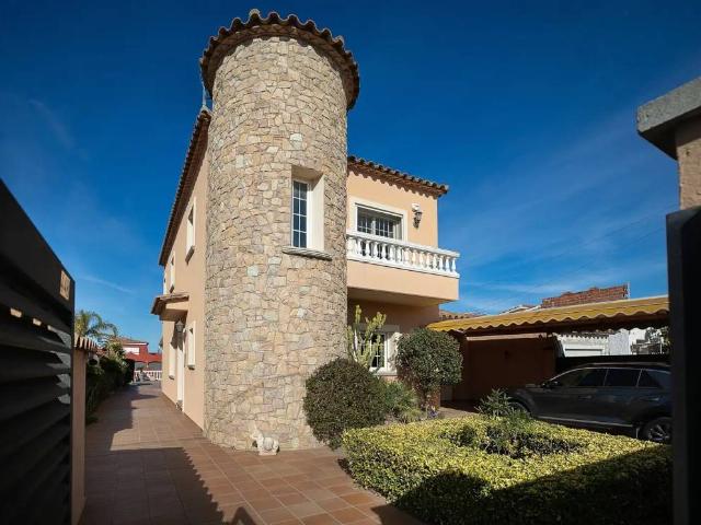 Casa en Venta en Castelló d'Empúries