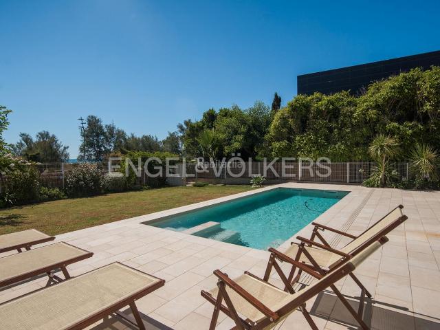 Casa en venta en Castellón de la Plana, El Grao. Lujo y Estilo frente al mar. Casas Castellón de la.