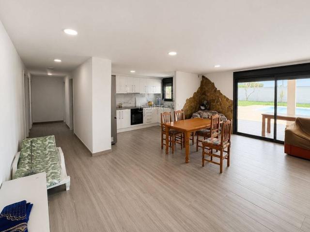 Casa en venta en Castellón de la Plana, El Grao. Venta de casa espaciosa en Benicàssim Golf, Benicàssim. Casas Castellón de la.