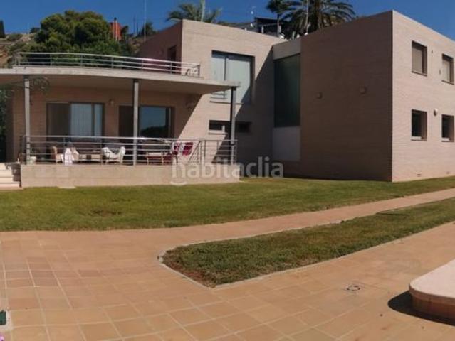 Casa en venta en Castellón de la Plana, Estadio Castalia. VILLA DE LUJO CON PISCINA EN EXCLUSIVA URBANIZACIÓN DE CASTELLON. Casas Castellón de la.