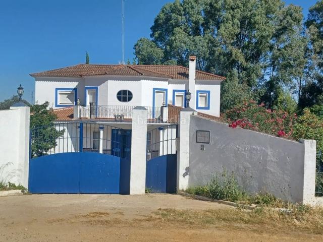 Casa en venta en Castilblanco de los Arroyos. CHALET EN URB. SIERRA NORTE, CASTILBLANCO DE LOS ARROYOS SEVILLA. Casas Castilblanco de los.