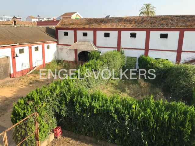 Casa en venta en Castilleja de la Cuesta. Gran Oportunidad de Inversión en Castilleja de la Cuesta!. Casas Castilleja de la.
