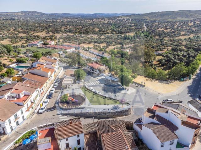 Casa en venta en Castillo de las Guardas El. Bar EL PIÑONATE y VIVIENDA con garaje en El Castillo de las Guardas Sevilla. Casas Castillo de las Guardas.