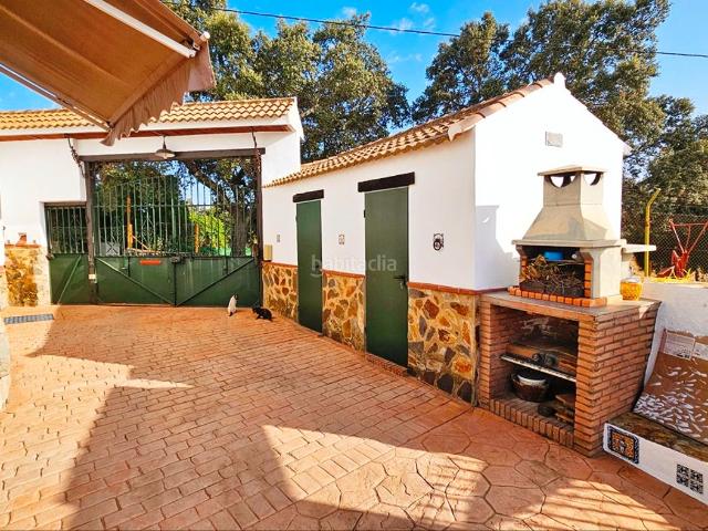 Casa en venta en Castillo de las Guardas El. Finca rústica con tres casas con más de 400 m2 construidos. Casas Castillo de las Guardas.