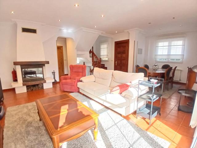 Casa en venta en Castro Urdiales, Otañes Talledo. Inmobiliaria BIZKAIA les presenta: ¡EN EXCLUSIVA! ¡PRECIOSA CASA UNIFAMILIAR DE 240M2 Y UNA PARCELA TOTAL DE 300M2, CON GARAJE!. Casas Castro.