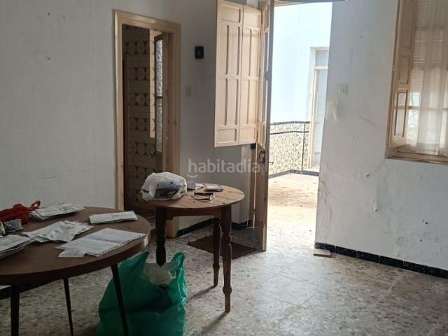 Casa en venta en Carmona. Casa para reformar en una de las mejores zonas de El Real. rodeada de supermercados, bancos y todo tipo de comercios, lo que garan. Casas.