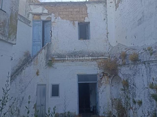 Casa en venta en Carmona. Vivienda para reformar en la zona de San Francisco. Descubre esta amplia vivienda, ideal tanto como proyecto personal como para un. Casas.