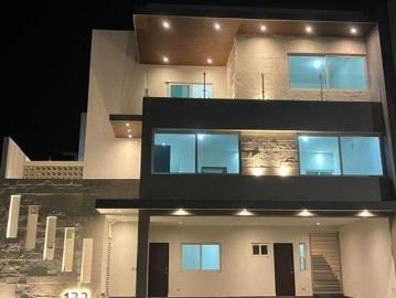 CASA EN VENTA EN CAROLCO RESIDENCIAL CARRETERA NACIONAL MTY FRENTE A PARQUE