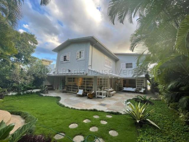 Casa en Venta en Caracas Altamira Distrito Federal 650 m2. 5 hab