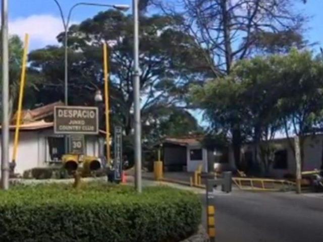 Casa en Venta en Caracas El Junko Country Club Distrito Federal 560 m2. 5 hab