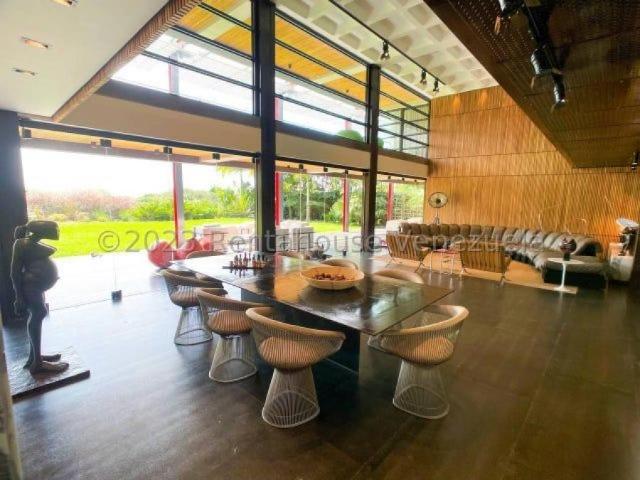 Casa en Venta en Caracas LOMAS DE SAN RAFAEL DE LA FLORIDA Distrito Federal 942 m2. 4 hab
