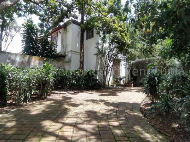 Casa en Venta en Caracas Prados del Este Distrito Federal 2555 m2. 8 hab