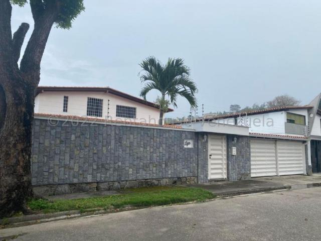 Casa en Venta en Caracas Prados del Este Distrito Federal 750 m2. 4 hab