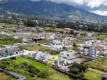 Casa en venta en caranqui calle los quitus, ibarra