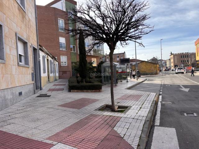 Casa en venta en Carbajosa de la Sagrada. Hapax Real Estate pone a la venta en Carbajosa de la Sagrada dos casas de planta baja con cochera y con vistas a 2 calles. Con una. Casas Carbajosa de la.