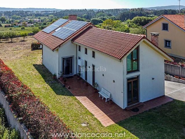 Casa en venta en Carballo. ESPECTACULAR CHALET con TERRENO de 2.232 m2 en BertoaCarballo. Casas.