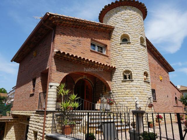Casa en venta en Cardedeu. Exclusiva casa a 4 vientos esquinera en Domincs!. Casas.