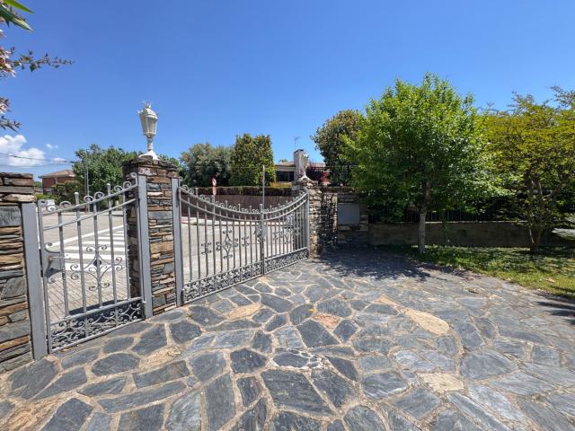 Casa en venta en Cardedeu. IMPRESIONANTE CON PISCINA EN DOMINICS. Casas.
