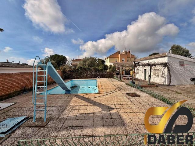Casa en venta en Carranque. Chalet independiente con piscina, con amplia parcela en Carranque. Casas.