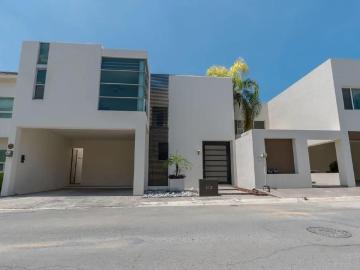 Casa en venta en Carretera Nacional en Monterrey