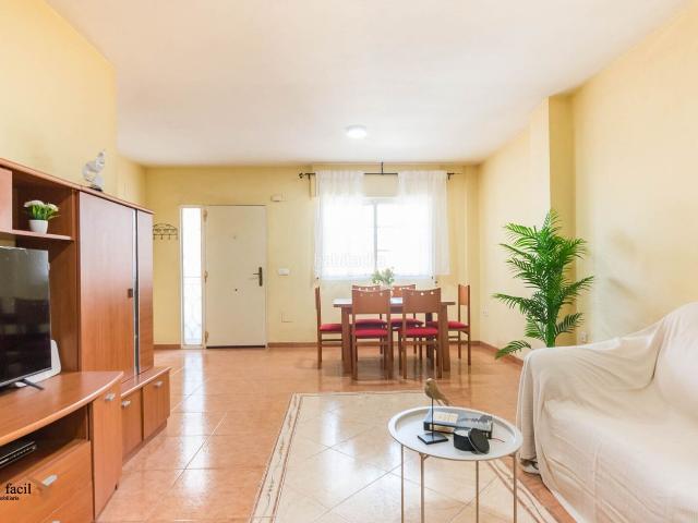 Casa en venta en Cartagena, Los Dolores. Dúplex adosado: sótano, terrazas y vida familiar en Los Dolores, Cartagena. Casas.