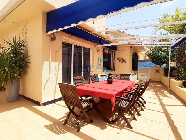 Casa en venta en Cartagena, Los Urrutias. Impresionante casa independiente de 5 habitaciones y 3 baños con piscina en el centro de Los Urrutias. 7 minutos andando hasta la. Casas.