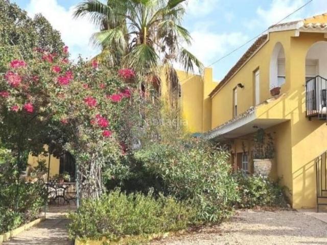 Casa en venta en Cartagena, Perín. Chalet en venta en La Azohía con piscina y amplio jardín. Casas.