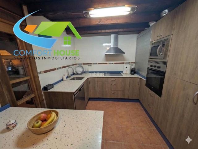 Casa en venta en Cartagena, San Antón. Amplia vivienda prefabricada de madera en dos plantas con excelente ubicación y adaptabilidad. Local para garaje incluído. Casas.