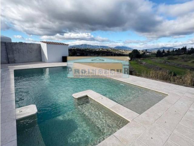 Casa en venta en Cártama, Cártama pueblo. Chalet Moderno con Piscina Climatizada y Vistas inigualables. Casas.