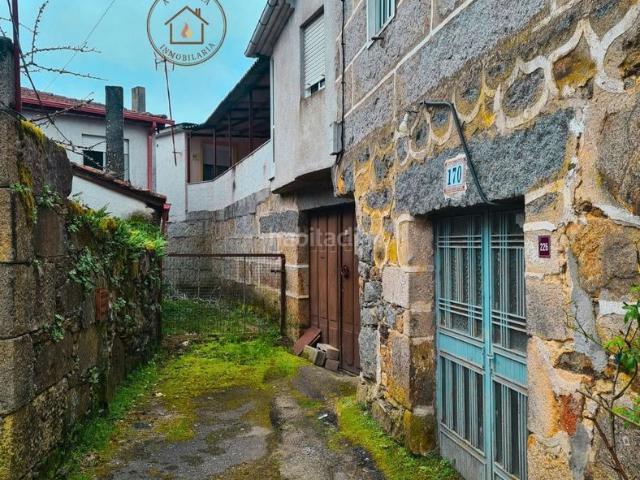 Casa en venta en Cartelle. Vivienda en A Seara, Cartelle, para entrar a vivir con patio y dos plantas a 19 km de Ourense. Casas.