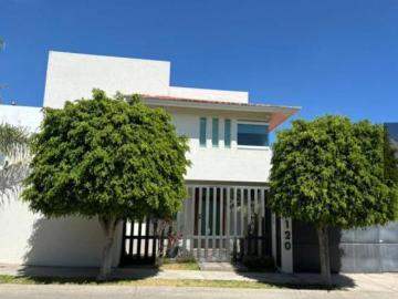Casa en venta en Cañada del Refugio con amplio jardín y seguridad privada