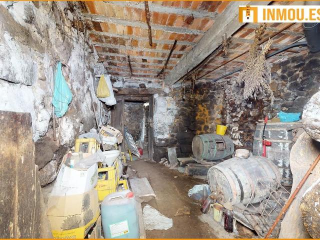 Casa en venta en Celanova. SE VENDE CASA EN VILANOVA DOS INFANTES CON TERRENO TRASERO. Casas.