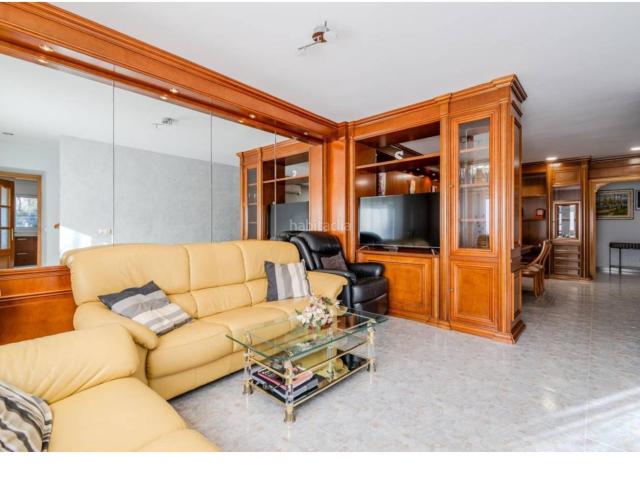 Casa en venta en Celrà. Casa adosada Celrà. Casas.