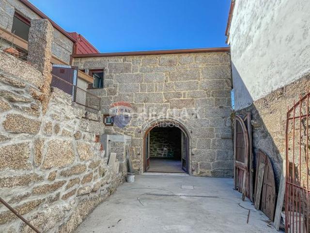 Casa en venta en Cenlle. Casas.