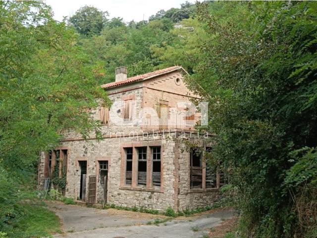 Casa en venta en Cercs Ideal inversión para 4 viviendas o para vivir