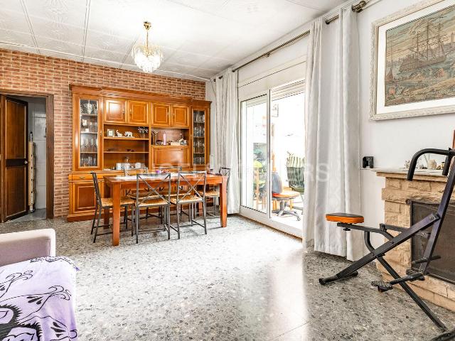 Casa en venta en Cerdanyola del Vallès, Sant Ramón. Casa adosada para rehabilitar en Sant Ramón. Casas Cerdanyola del.