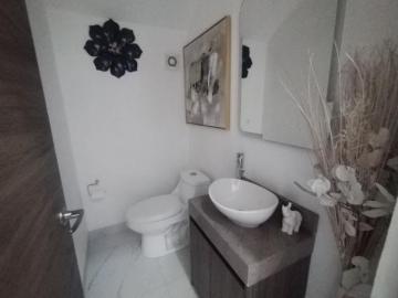 Casa en venta en cerrada con amenidades como alberca y asadores