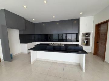 Casa en Venta en Cerrada de la Misi?n Campanario 13LC