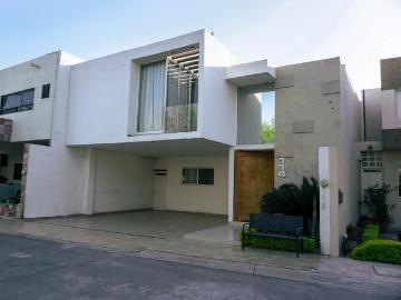 Casa en venta en cerrada en la Ciudad de Gomez palacio