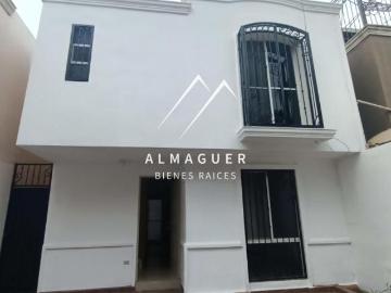 Casa en venta en Cerradas de Santa Rosa, con 3 recámaras y portón